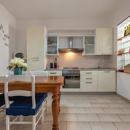 Family House 1.1 *